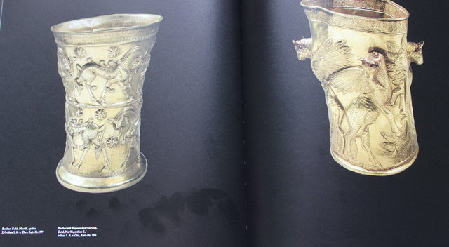 جام‌های معرفی شده در کاتالوگ نمایشگاه «ایران؛ فرهنگ کهن بین آب و بیابان»